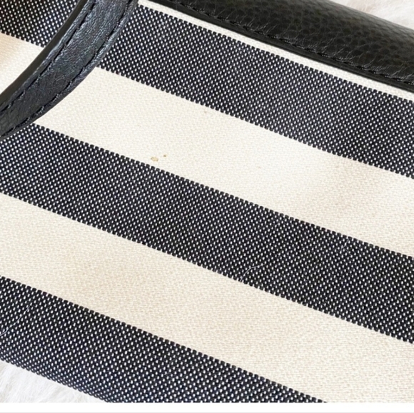 Kate Spade - Mini Cobble Hill Crossbody - Picture 10 of 11